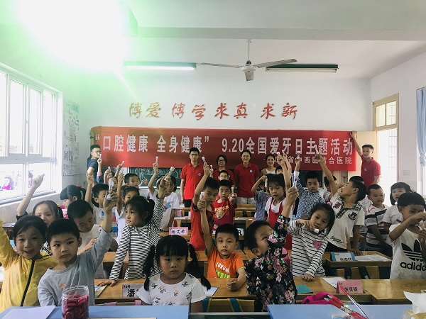 鼓楼区第二实验小学-合照.jpg